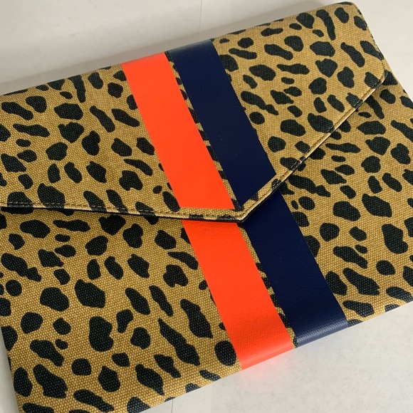 💫HP‼️💫 NEW STELLA & DOT “Bellamy” Clutch in Animal Dot with Racing Stripes - Picture 2 of 10